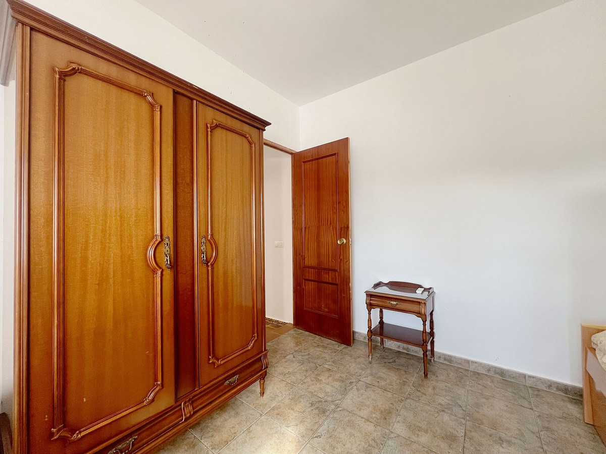 4 Bedroom Townhouse in Coín - Photo 25