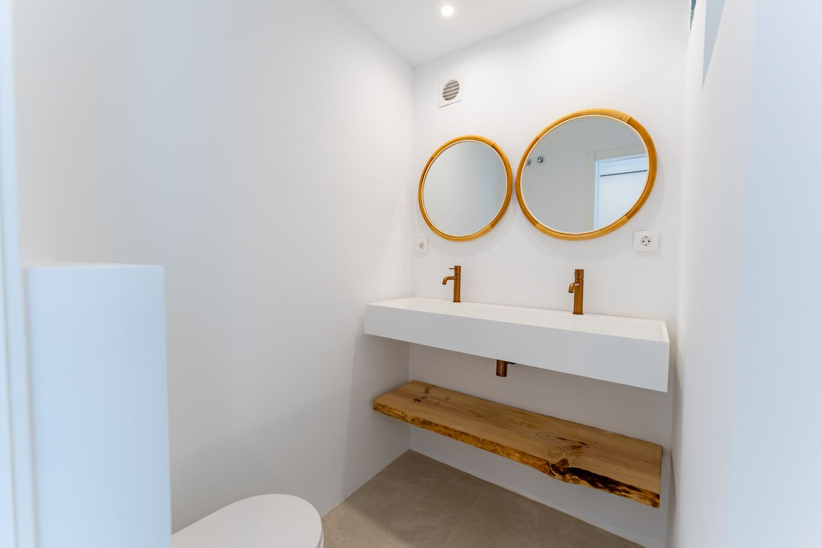 2 Bedroom Penthouse in Benahavís - Photo 23