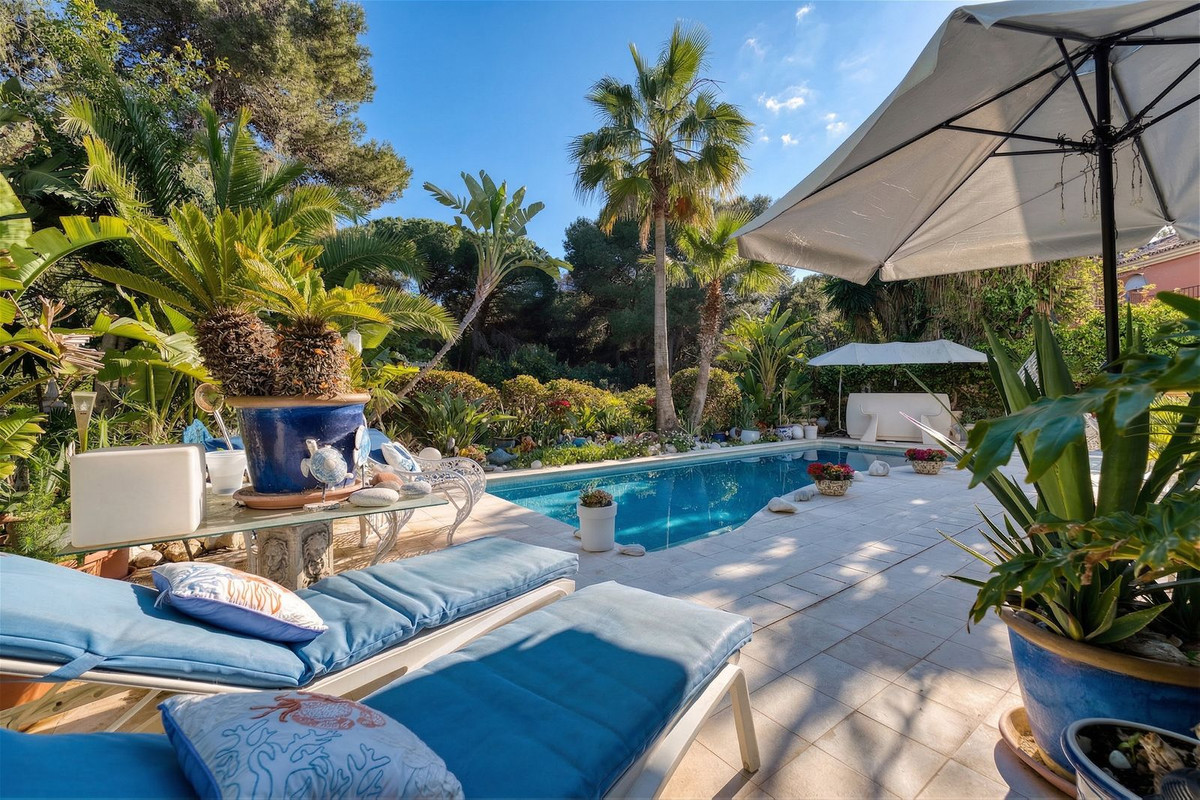 4 Bedroom Villa in Estepona - Photo 18