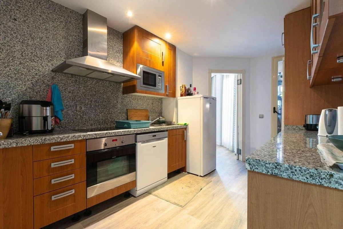 2 Bedroom Apartment in Marbella - Photo 5