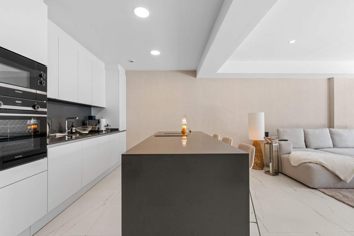 2 Bedroom Apartment in Casares - Photo 4