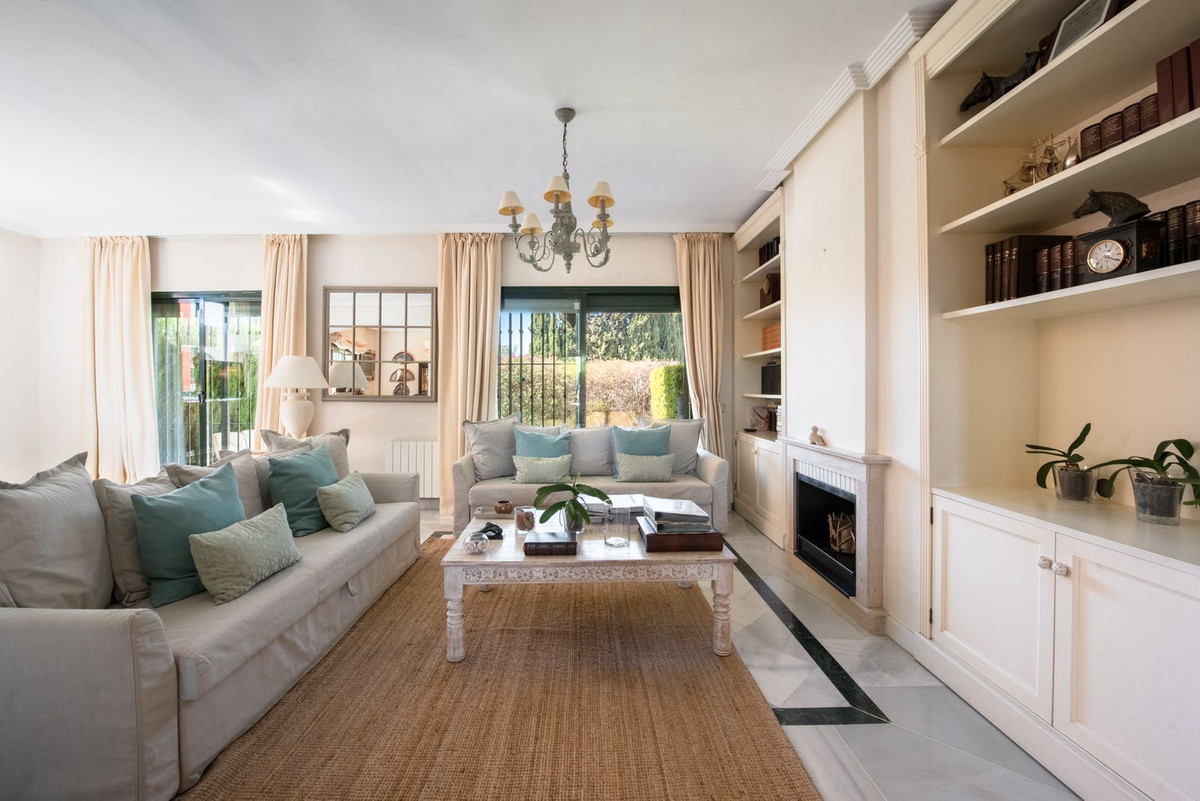 4 Bedroom Townhouse in Marbella - Photo 2