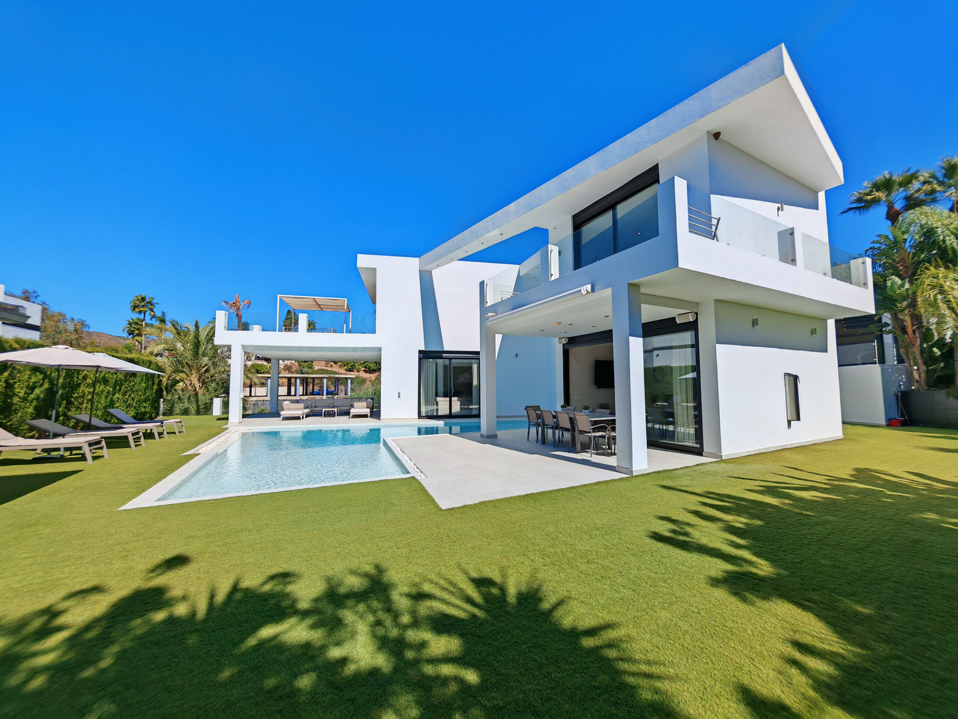 5 Bedroom Villa in Marbella - Photo 3