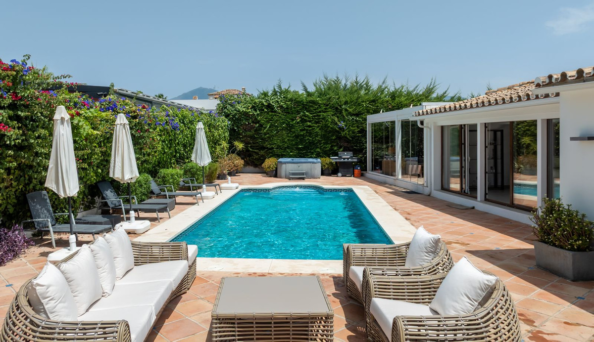 8 Bedroom Villa in San Pedro de Alcántara - Photo 6