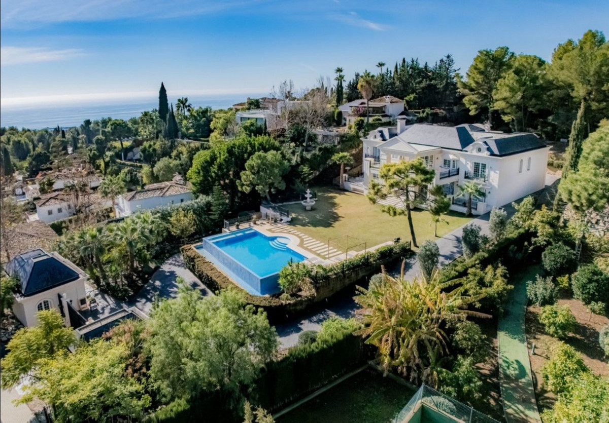 9 Bedroom Villa in Marbella - Photo 4