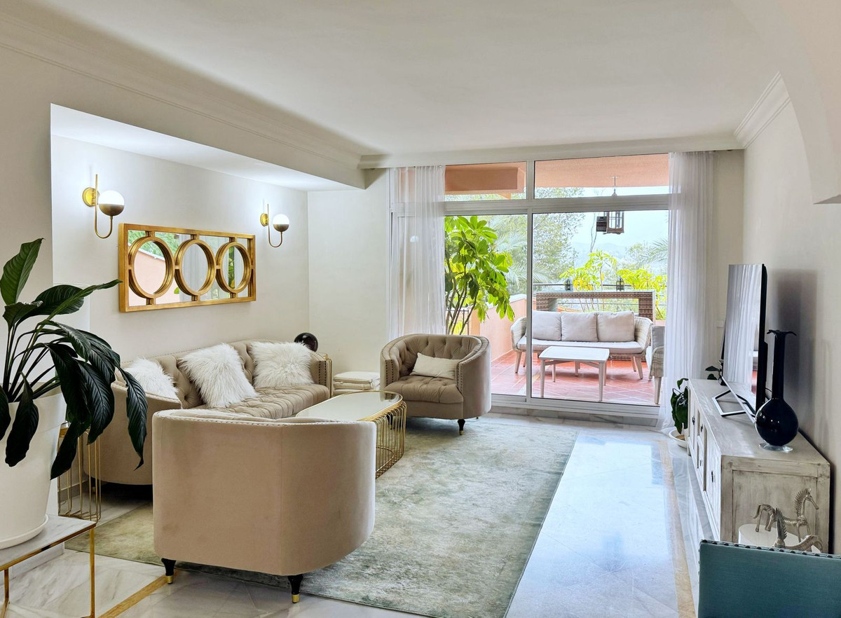 2 Bedroom Apartment in Marbella - Photo 4