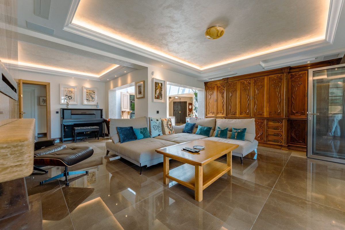 4 Bedroom Villa in San Pedro de Alcántara - Photo 6
