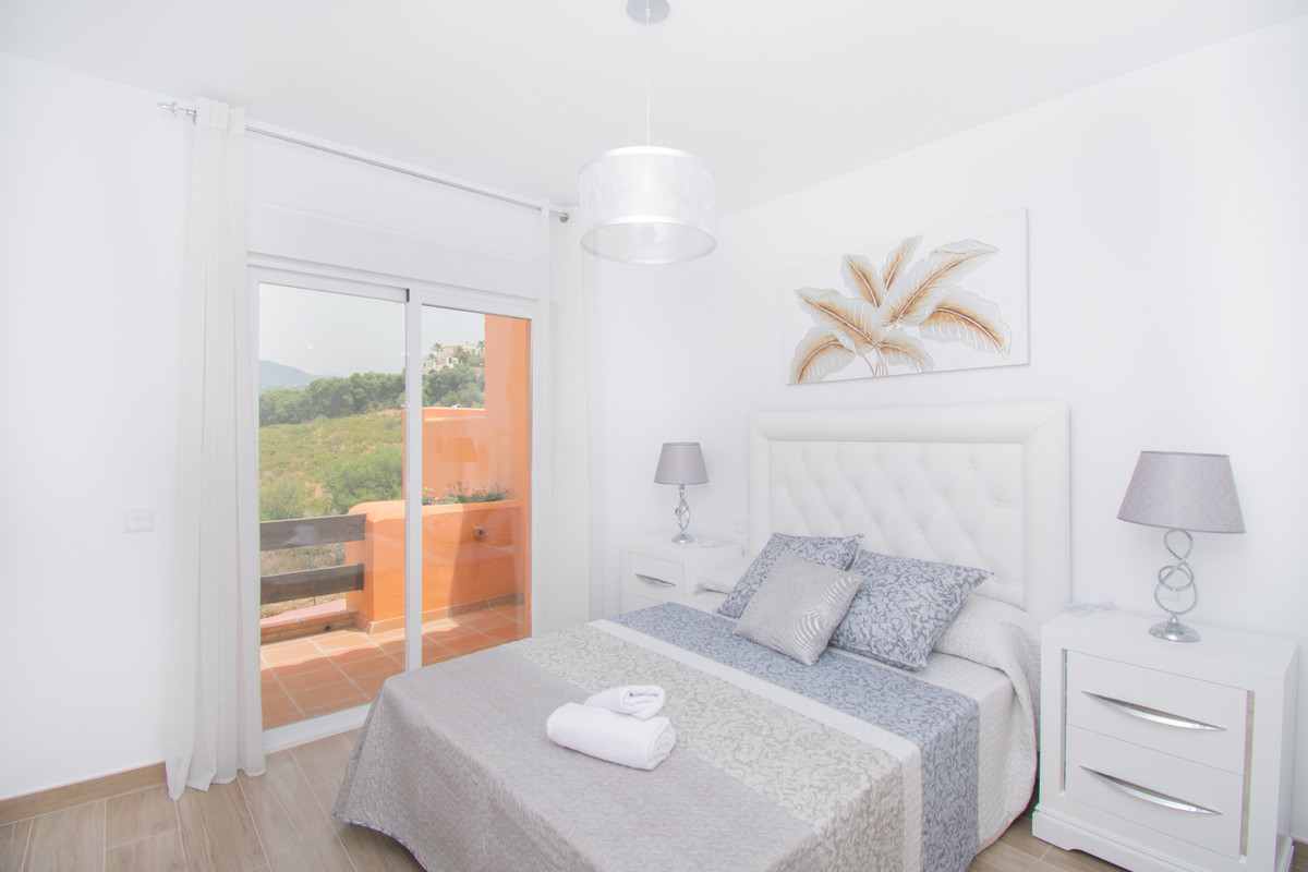 3 Bedroom Townhouse in Estepona - Photo 6