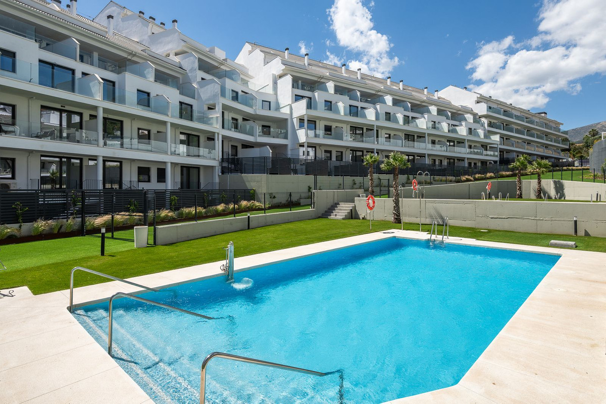 3 Bedroom Penthouse in Fuengirola - Photo 3
