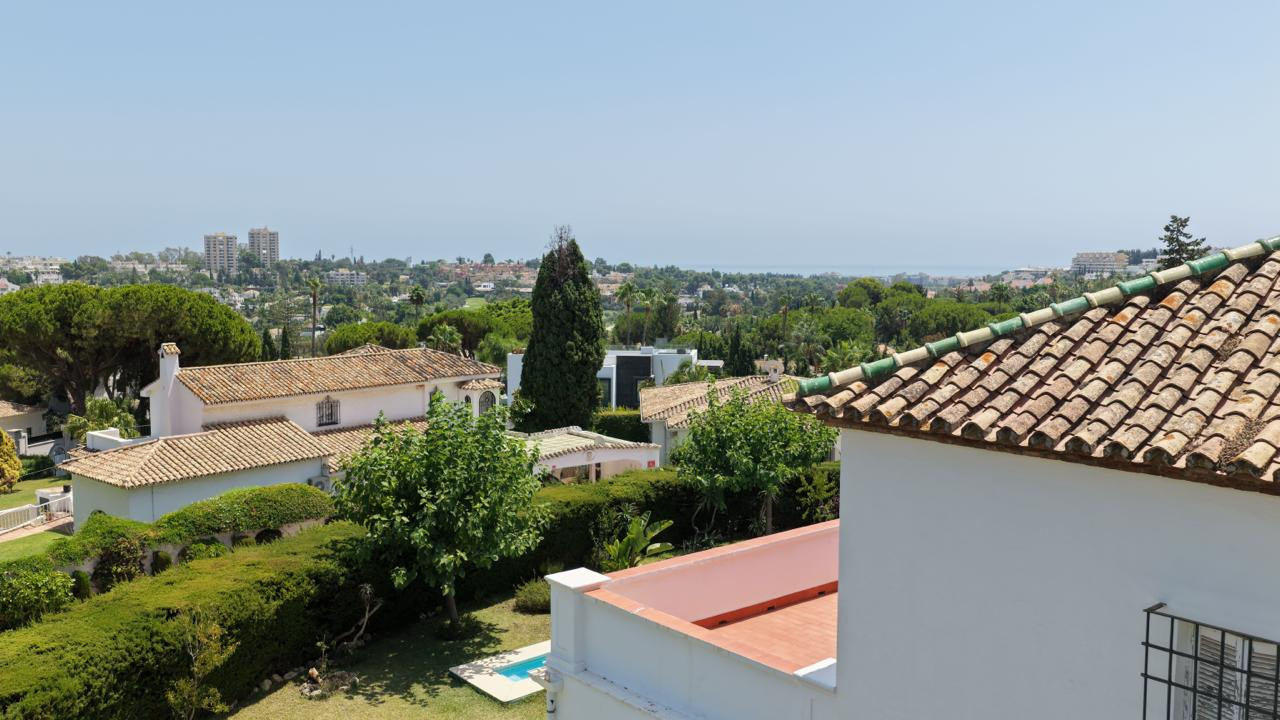 6 Bedroom Villa in Marbella - Photo 9