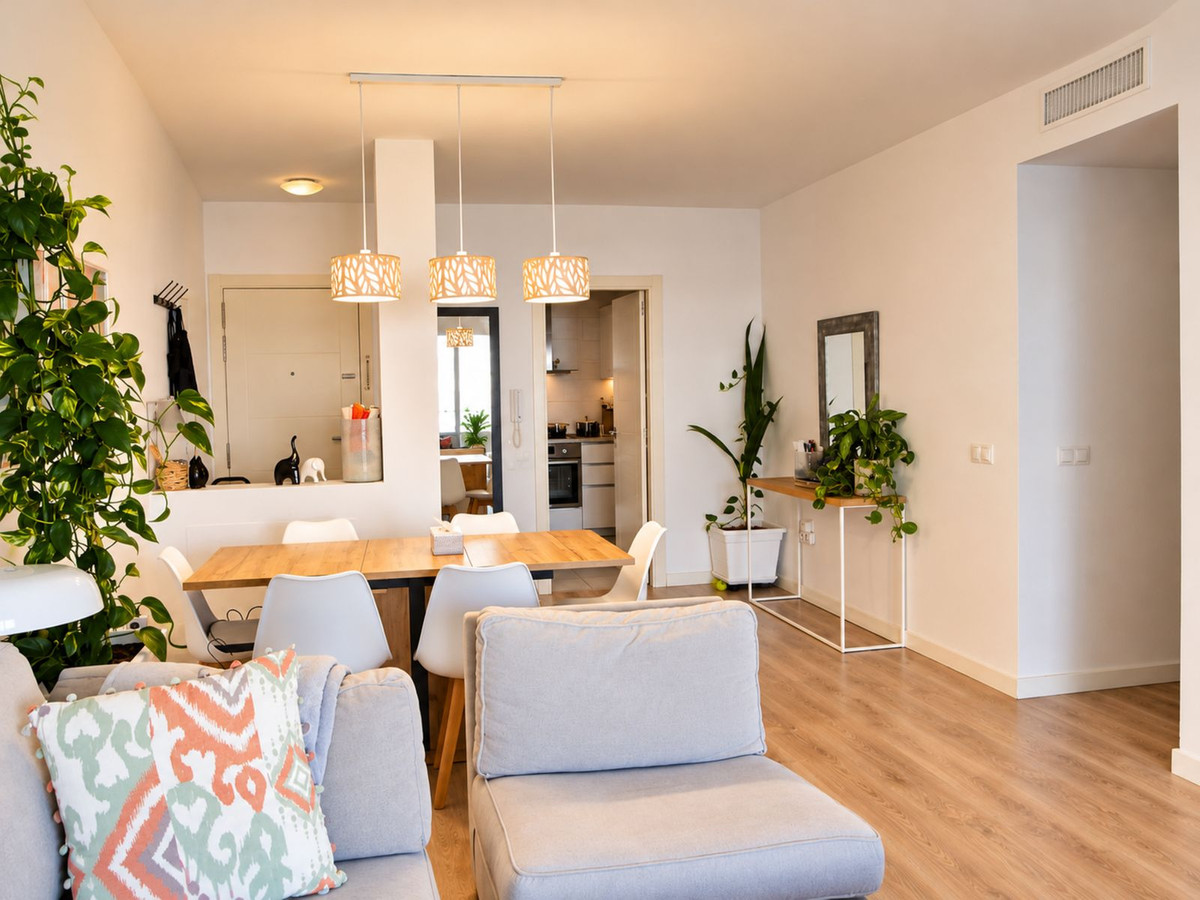 3 Bedroom Apartment in Marbella - Photo 2