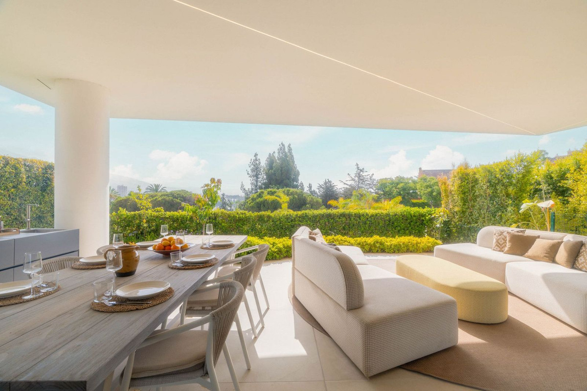 4 Bedroom Villa in Marbella - Photo 8