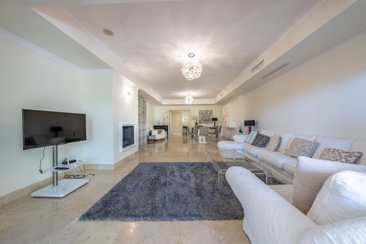2 Bedroom Apartment in Marbella - Photo 7