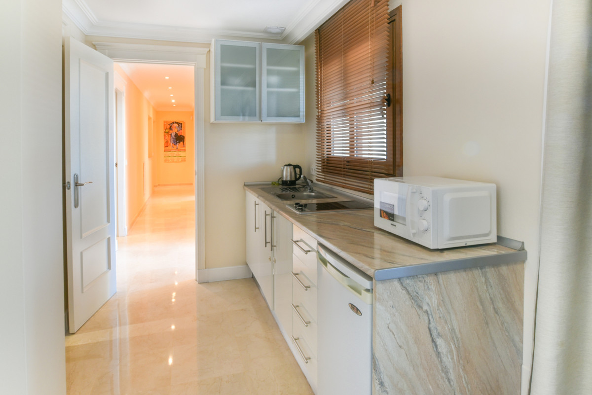 5 Bedroom Villa in Marbella - Photo 45