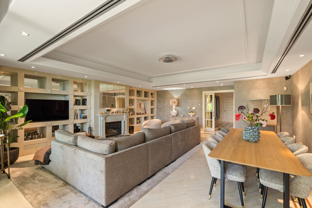 4 Bedroom Townhouse in Marbella - Photo 8