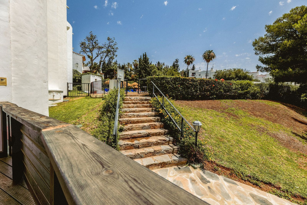 4 Bedroom Townhouse in Marbella - Photo 7