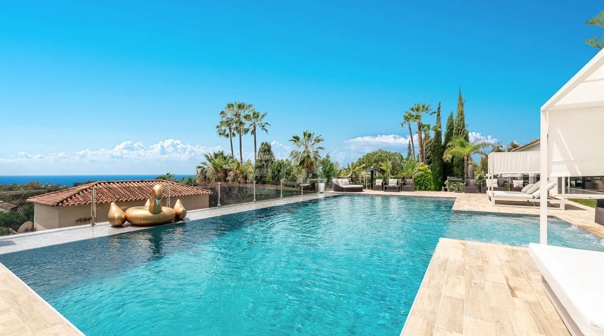 8 Bedroom Villa in Marbella - Photo 2