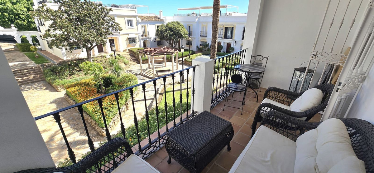 3 Bedroom Townhouse in Marbella - Photo 7