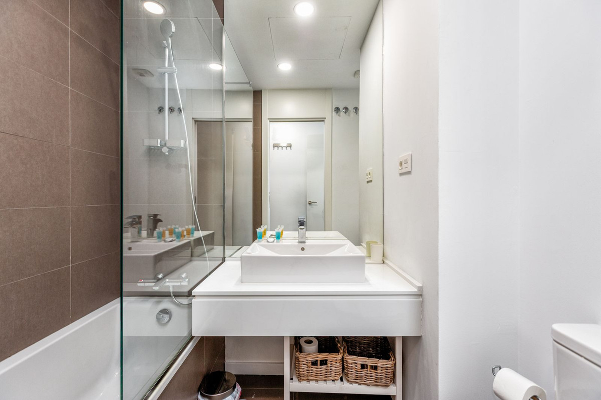 2 Bedroom Apartment in Estepona - Photo 19