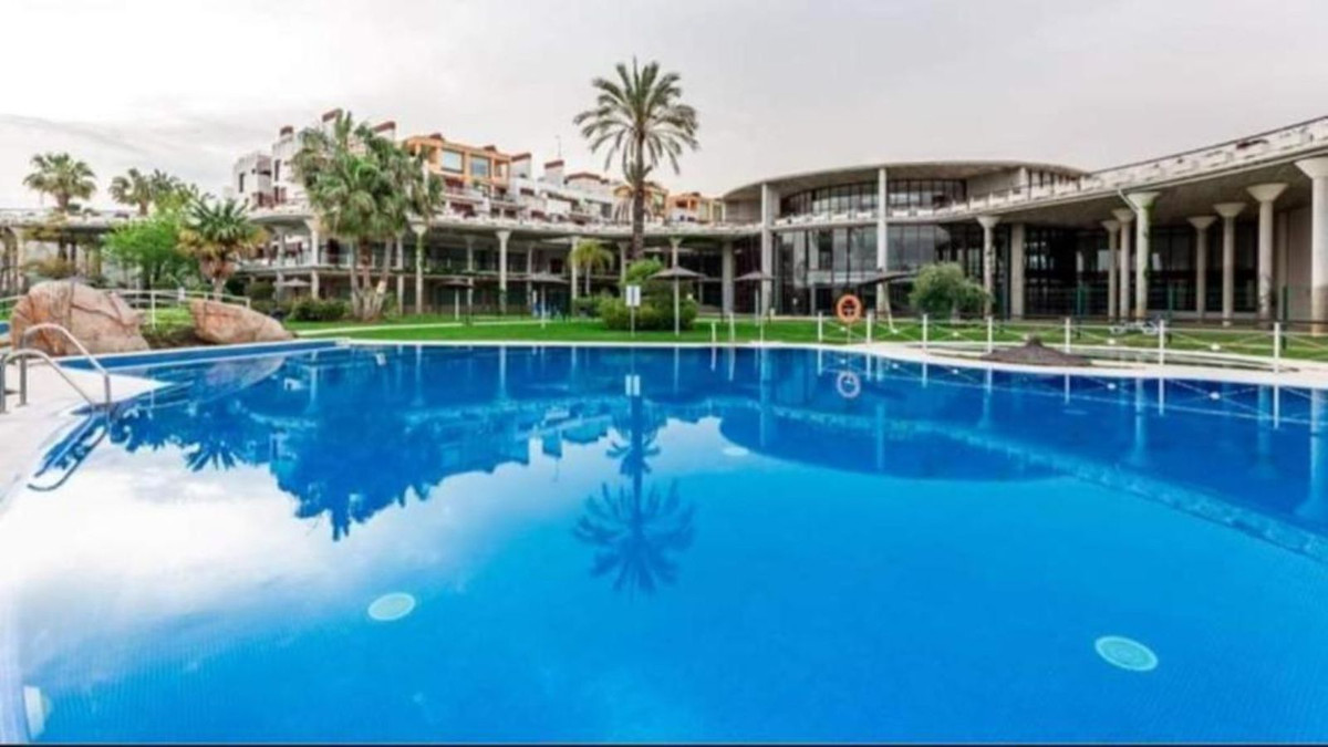 1 Bedroom Apartment in Benahavís - Photo 21