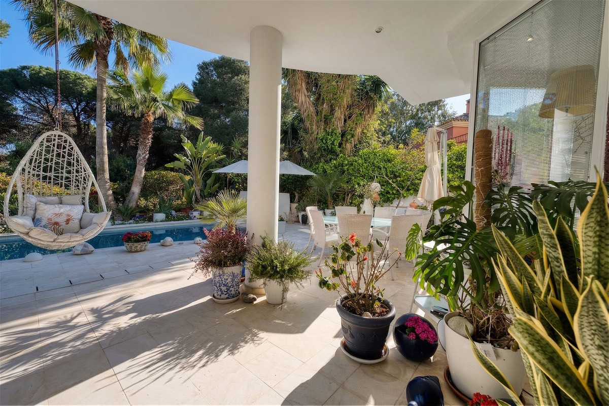 4 Bedroom Villa in Estepona - Photo 16