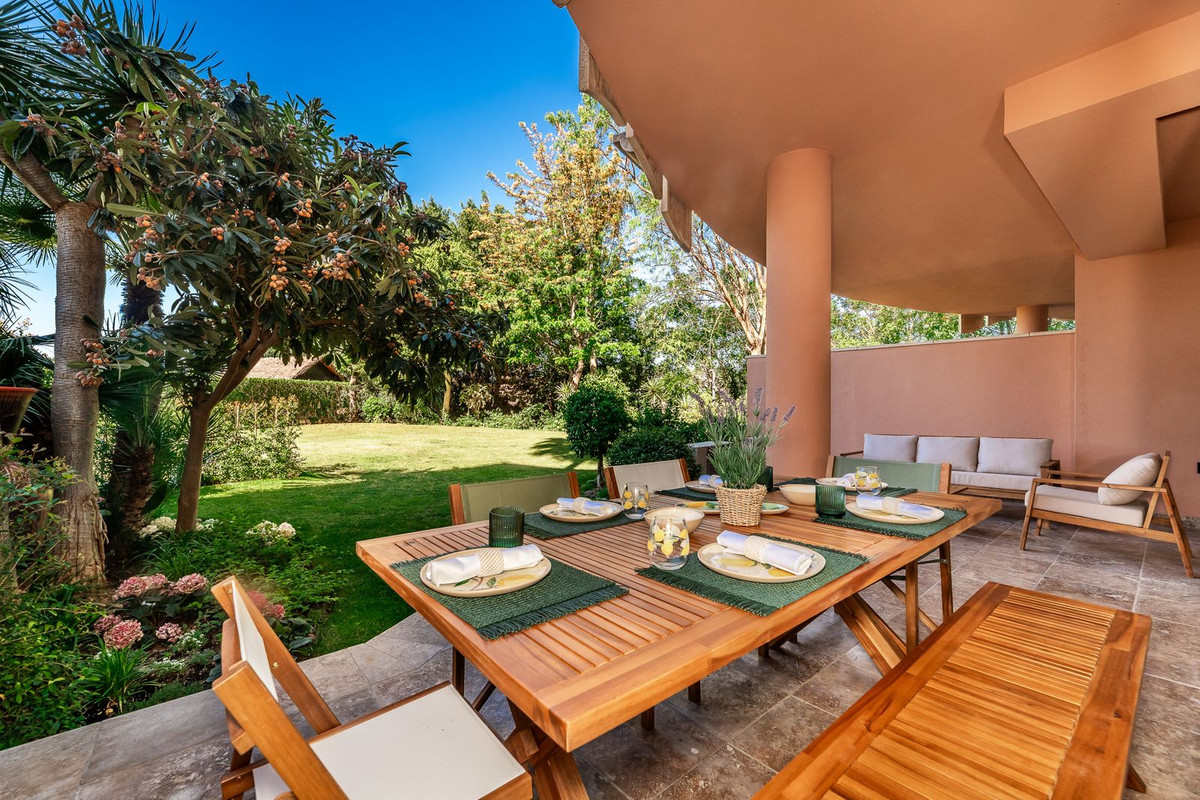 3 Bedroom Apartment in Marbella - Photo 2