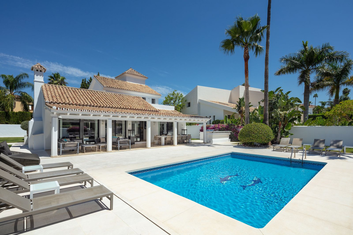 4 Bedroom Villa in Marbella - Photo 17