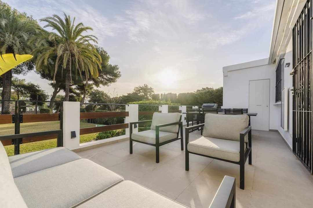 2 Bedroom Apartment in Marbella - Photo 16