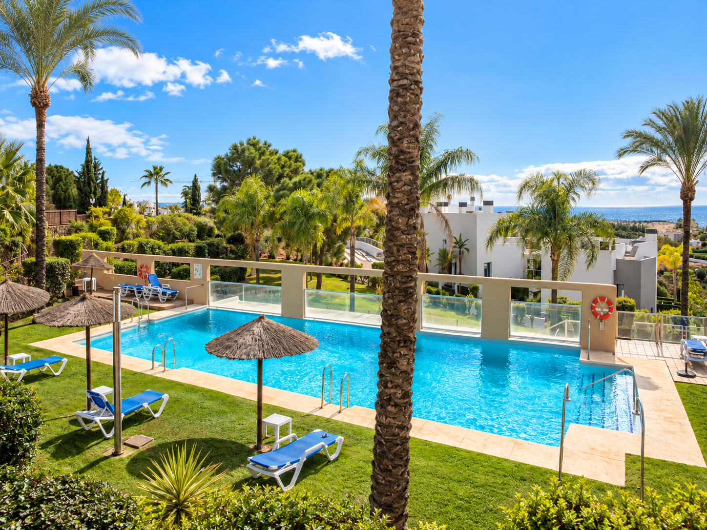 2 Bedroom Apartment in Estepona - Photo 3