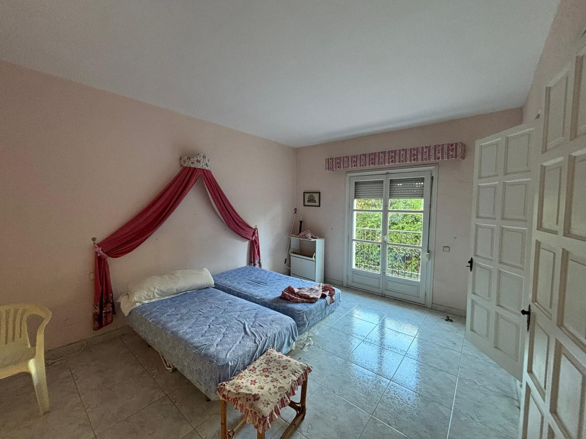 3 Bedroom Apartment in Marbella - Photo 4
