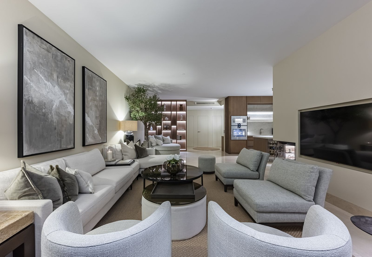 3 Bedroom Penthouse in Benahavís - Photo 12
