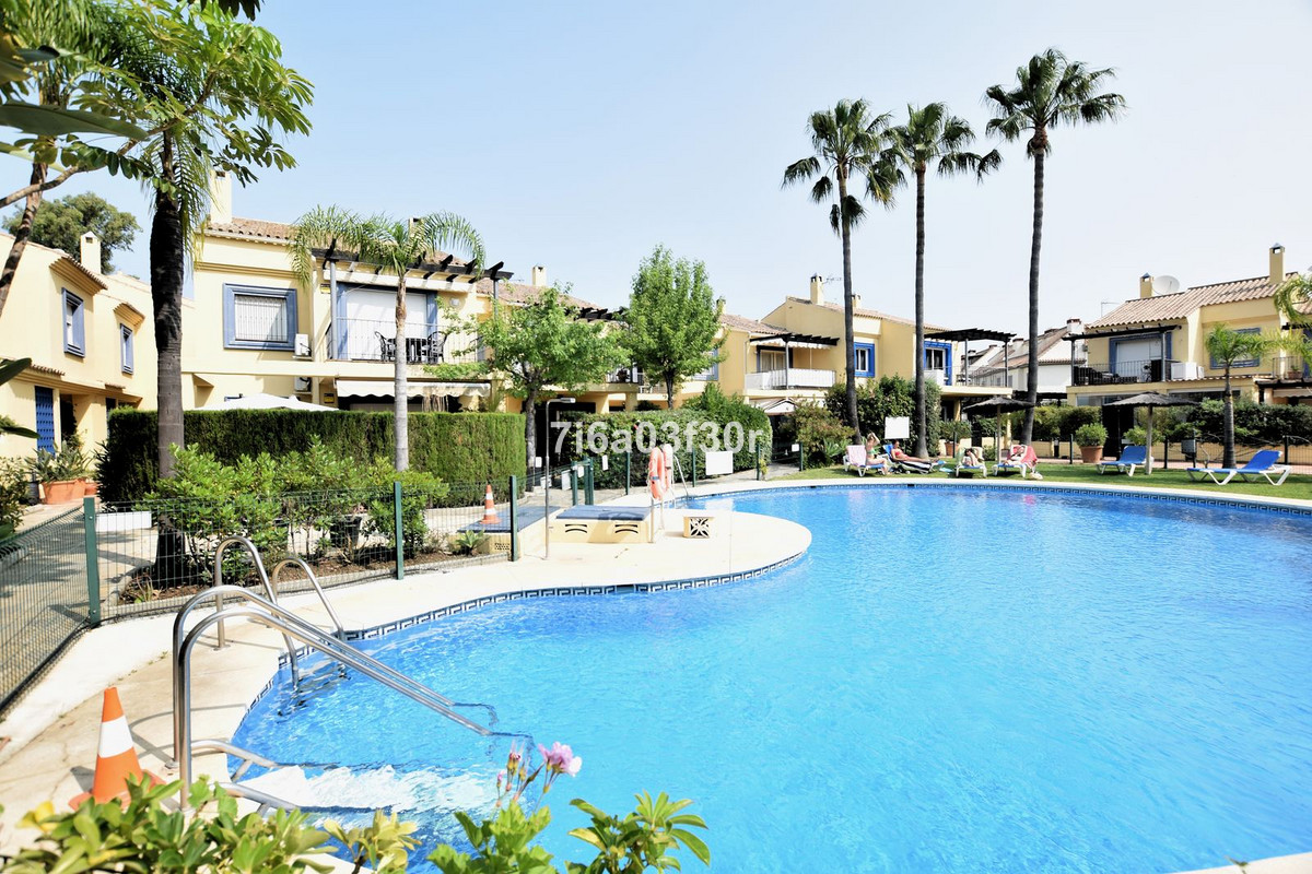 Townhouse in Puerto Banus