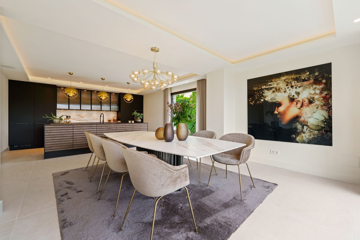 5 Bedroom Villa in Marbella - Photo 43