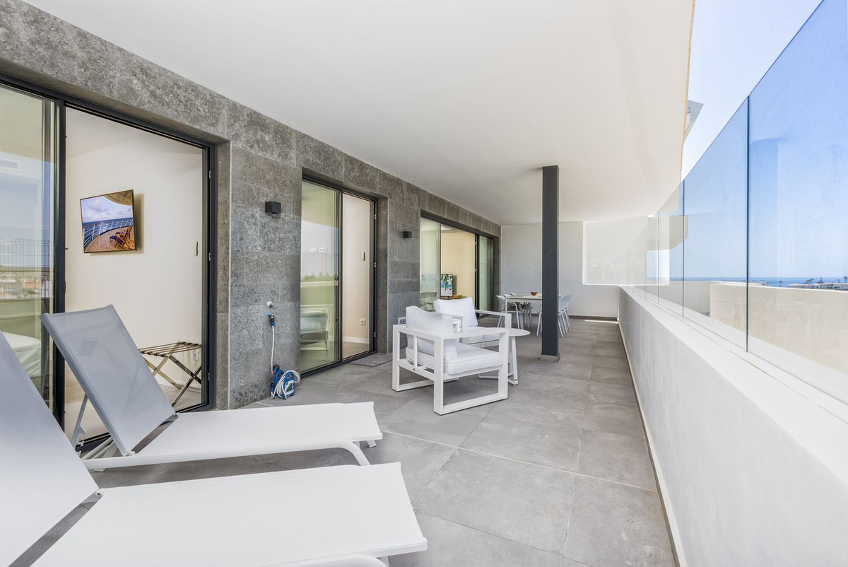 2 Bedroom Apartment in Fuengirola - Photo 7