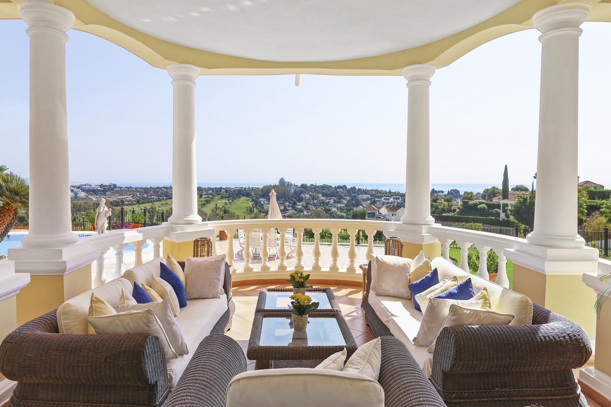 5 Bedroom Villa in Estepona - Photo 18