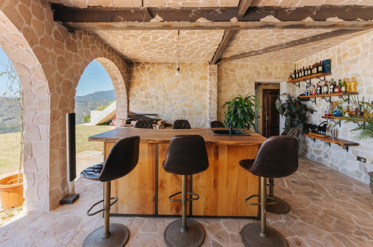 6 Bedroom Villa in Istán - Photo 9
