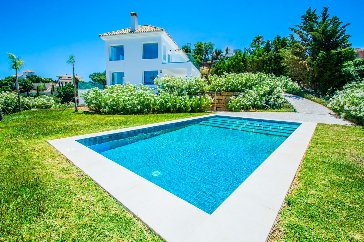 4 Bedroom Villa in Marbella - Photo 25