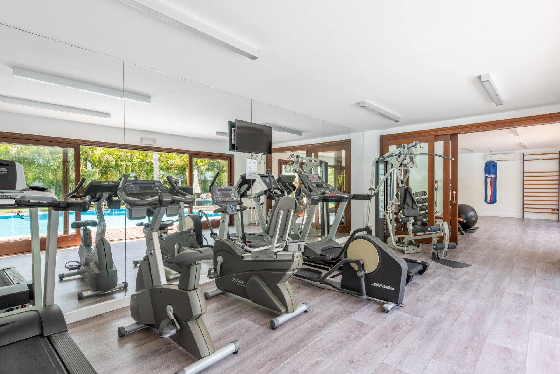 2 Bedroom Apartment in Estepona - Photo 26