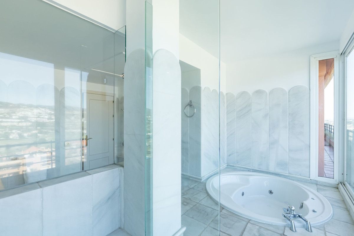 Piso de 5 dormitorios con piscina en Málaga – Foto 21
