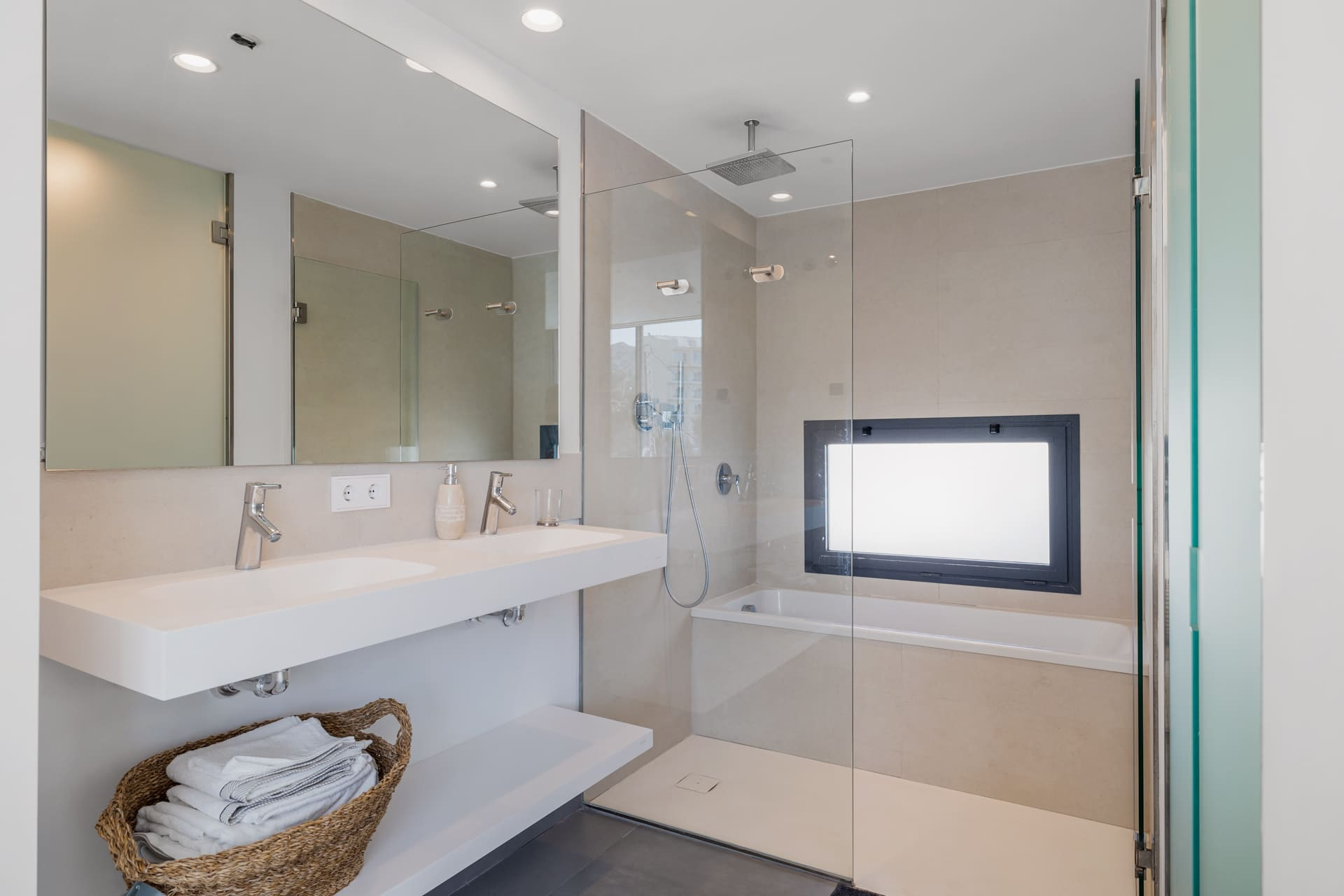 2 Bedroom Penthouse in Benalmádena - Photo 25