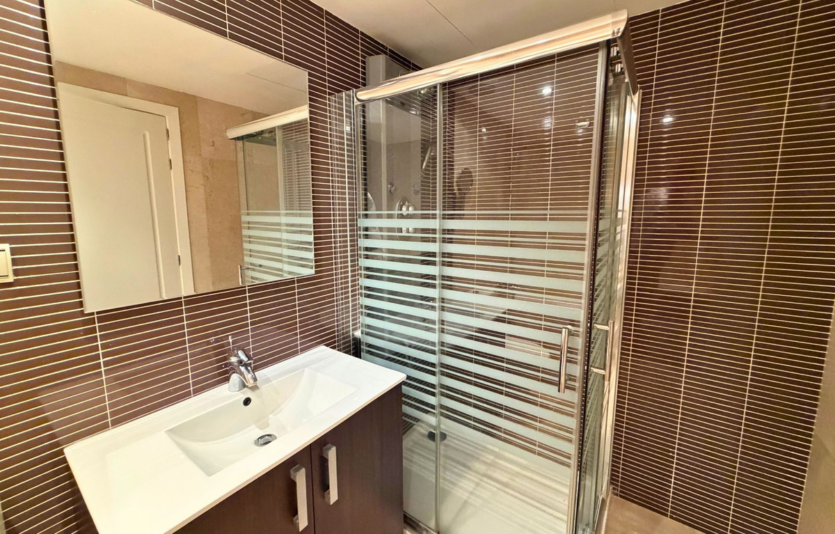2 Bedroom Apartment in Casares - Photo 20