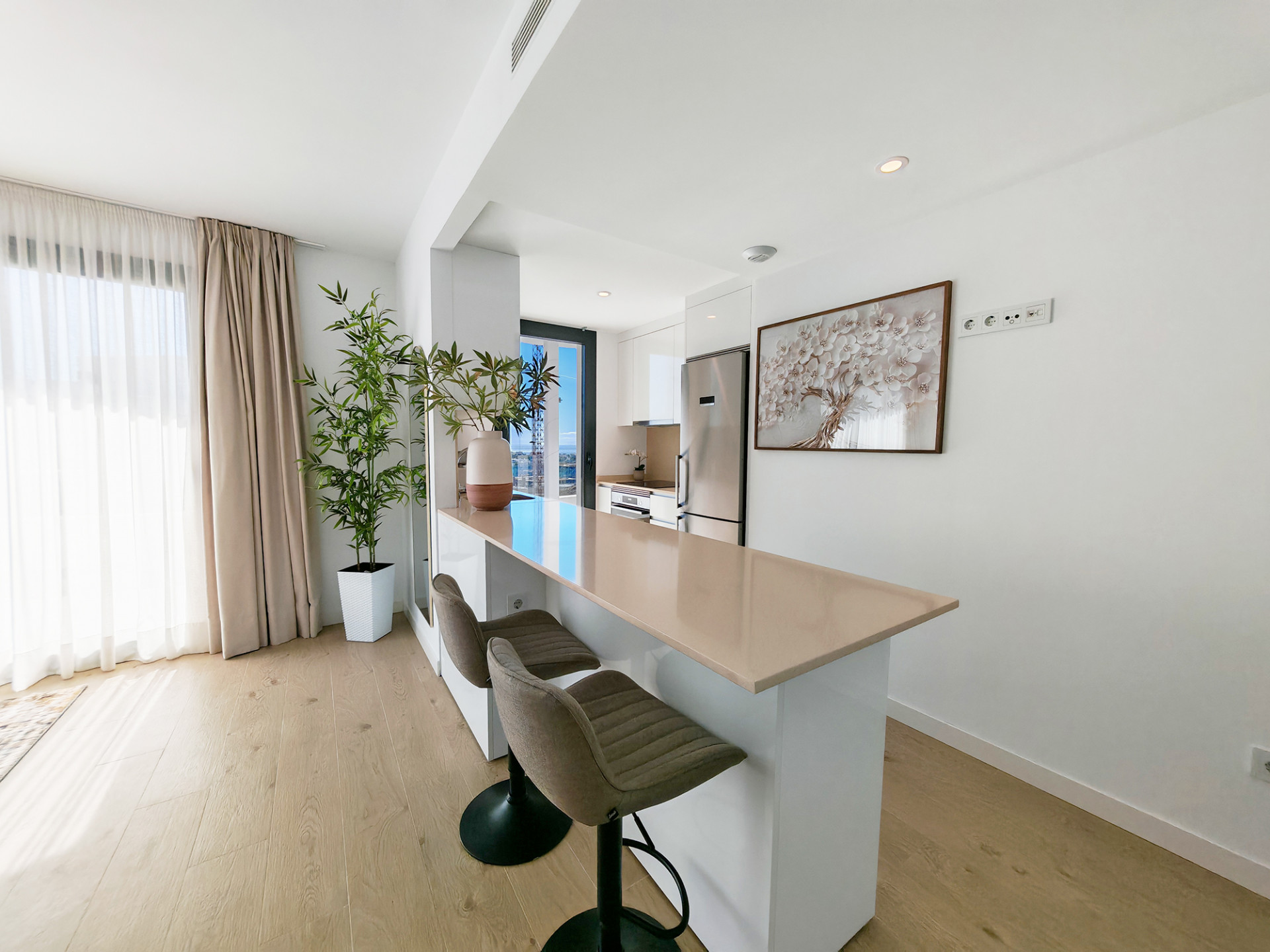 2 Bedroom Apartment in Estepona - Photo 4