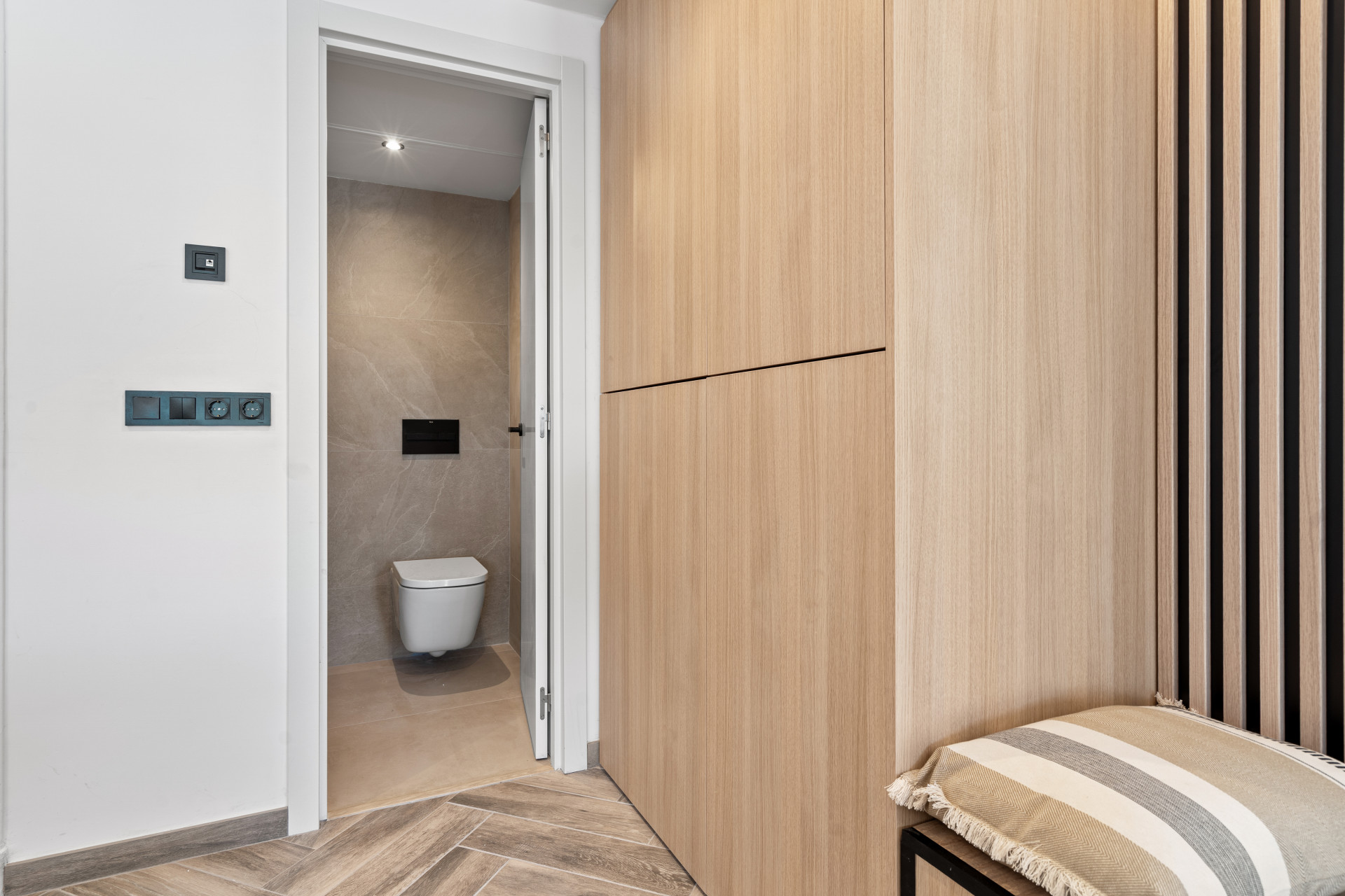 3 Bedroom Penthouse in Benahavís - Photo 19