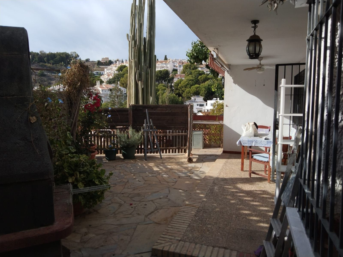 4 Bedroom Villa in Málaga - Photo 2