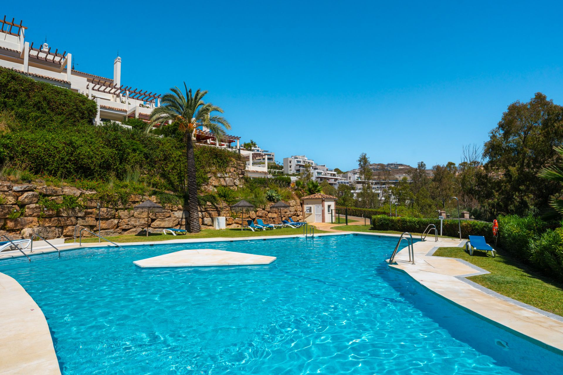 3 Bedroom Apartment in Marbella - Photo 2