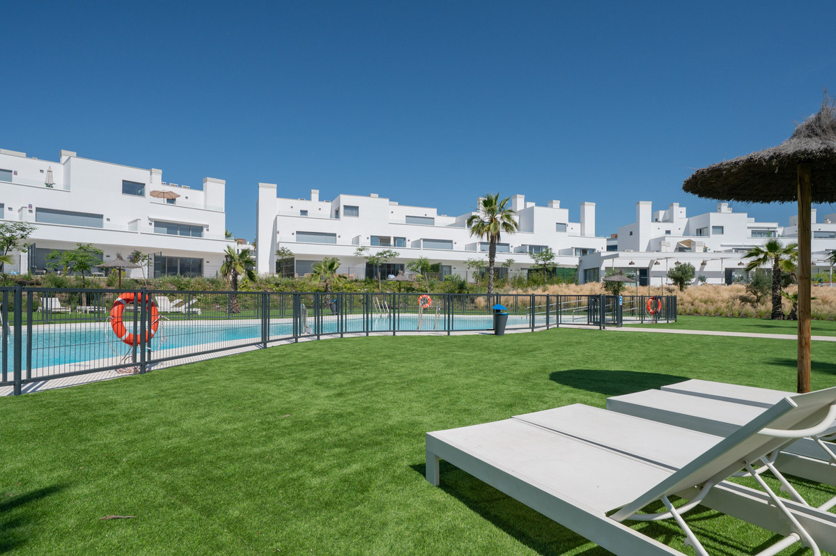 2 Bedroom Apartment in Estepona - Фото 13