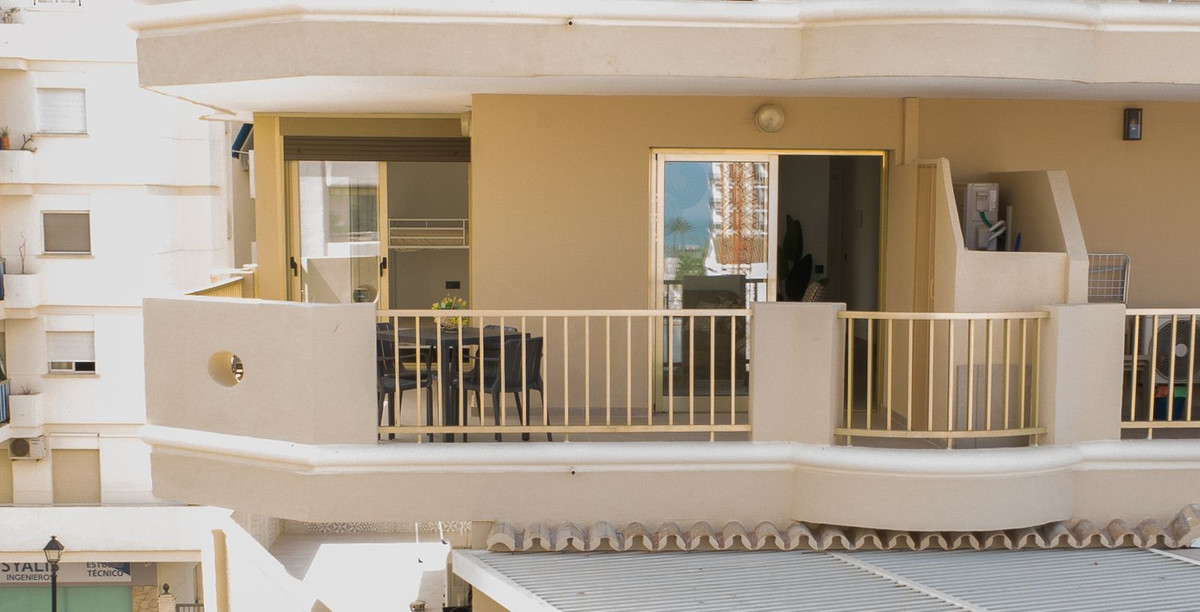 2 Bedroom Apartment in Fuengirola - Photo 6