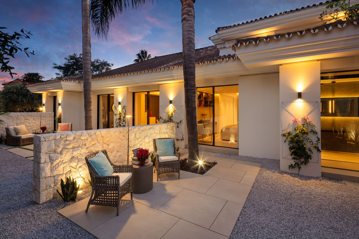 5 Bedroom Villa in Marbella - Photo 26