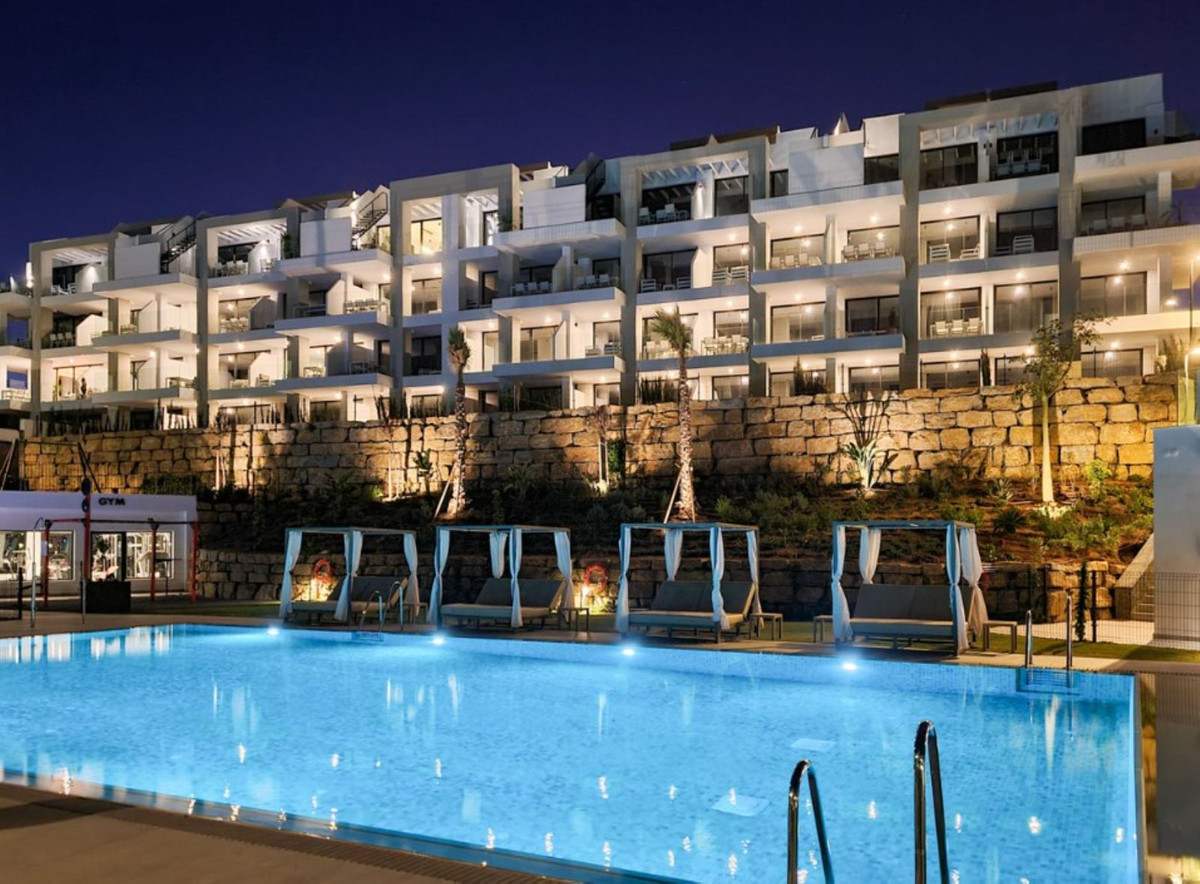 2 Bedroom Apartment in Mijas - Photo 2