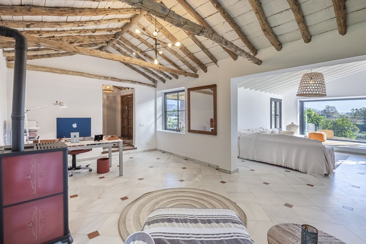 4 Bedroom Villa in San Pedro de Alcántara - Photo 15
